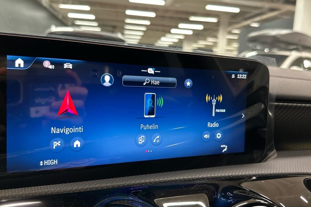 MERCEDES-BENZ CLA 2025
