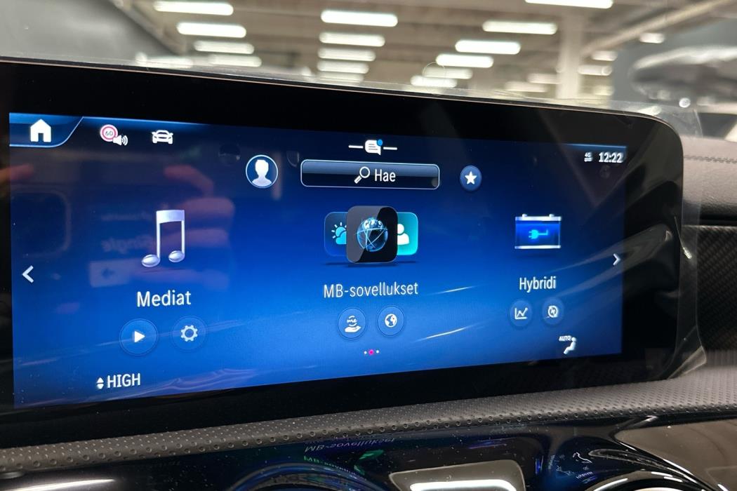 MERCEDES-BENZ CLA 2025