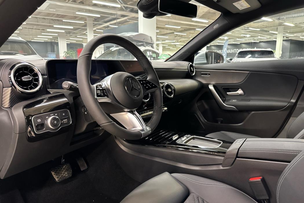 MERCEDES-BENZ CLA 2025