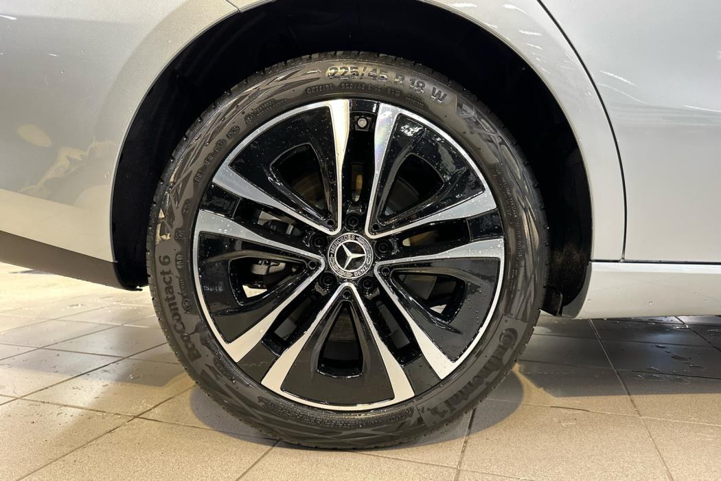 MERCEDES-BENZ CLA 2025