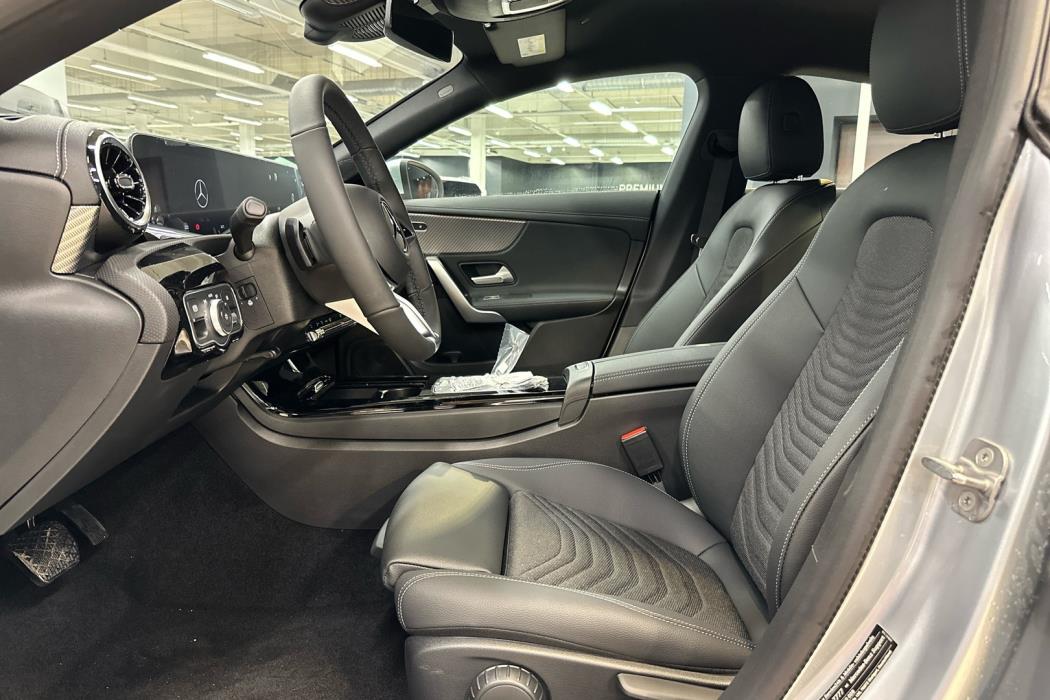 MERCEDES-BENZ CLA 2025