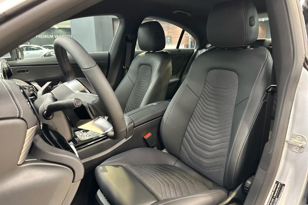 MERCEDES-BENZ CLA 2025