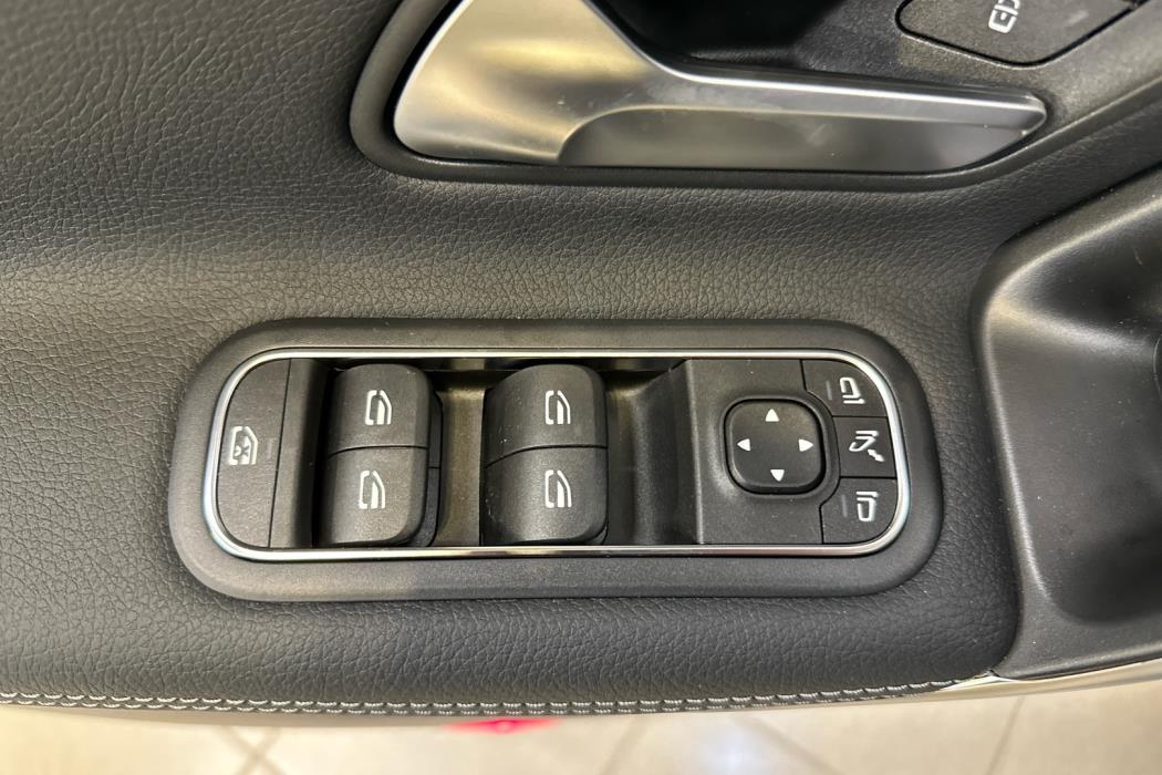 MERCEDES-BENZ CLA 2025