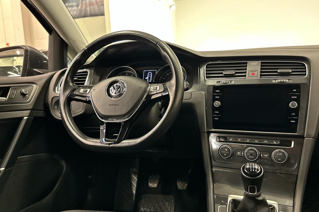 VOLKSWAGEN Golf 2020