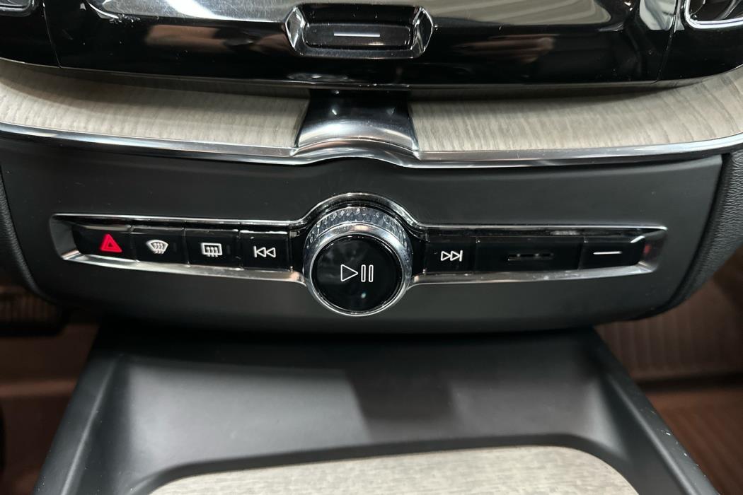 VOLVO XC60 2021