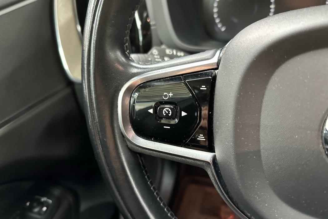 VOLVO XC60 2021
