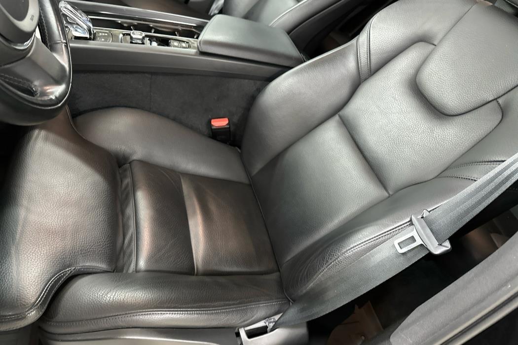 VOLVO XC60 2021