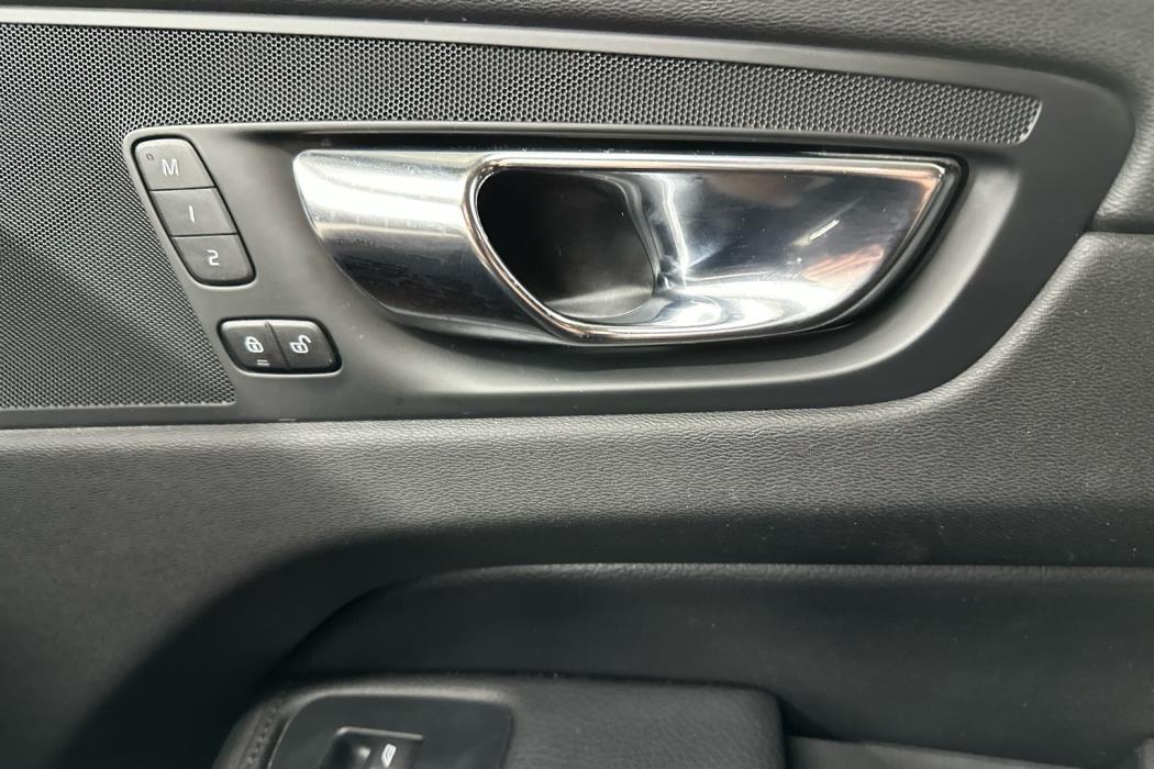 VOLVO XC60 2021