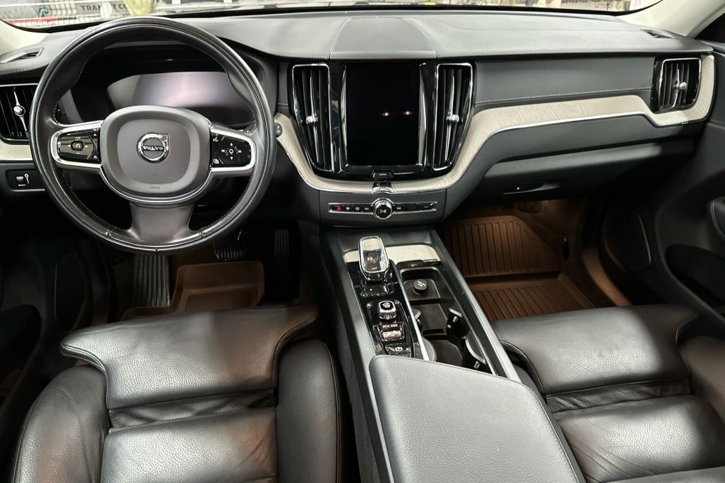 VOLVO XC60 2021