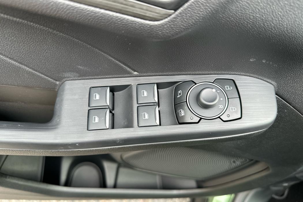 FORD Kuga 2025