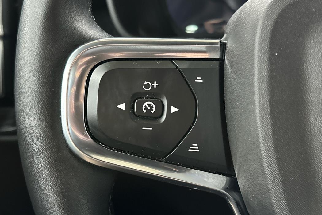 VOLVO XC40 2023