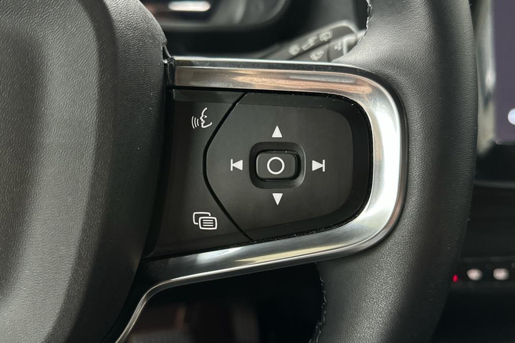 VOLVO XC40 2023