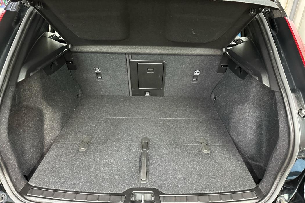 VOLVO XC40 2023