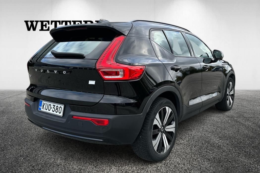VOLVO XC40 2023