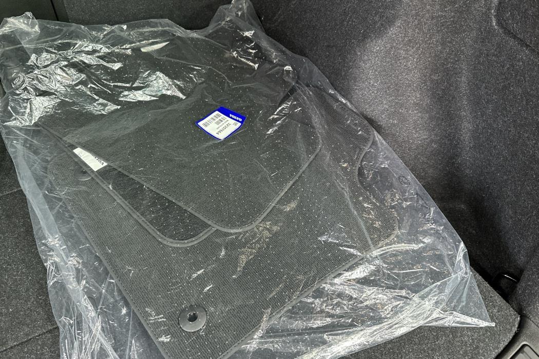 VOLVO XC40 2023