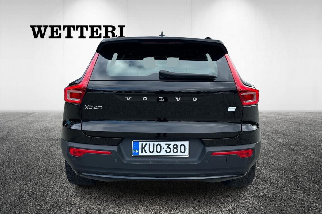 VOLVO XC40 2023