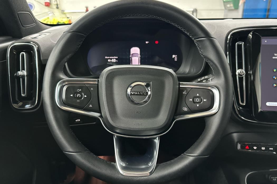 VOLVO XC40 2023