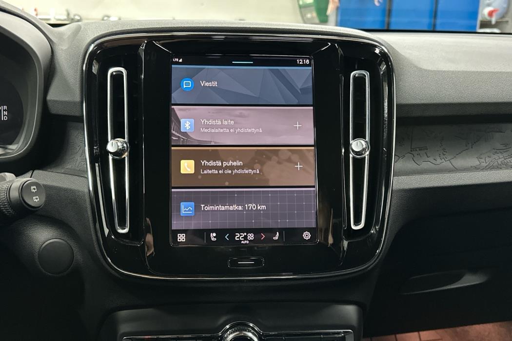 VOLVO XC40 2023