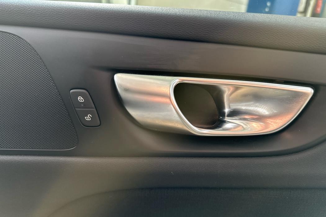 VOLVO V60 2021