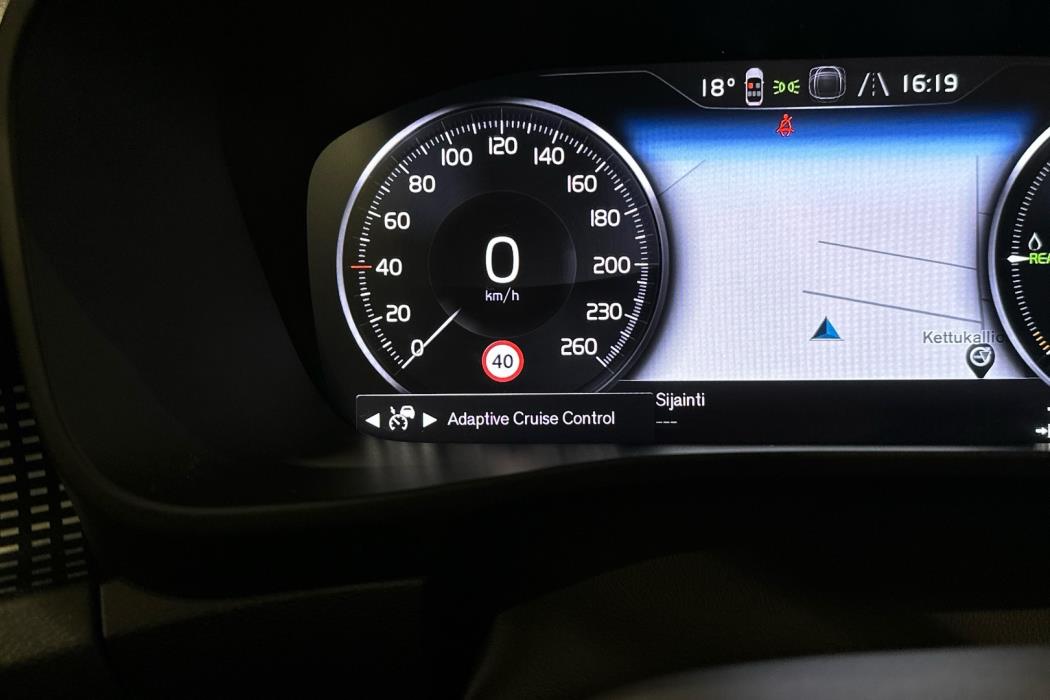 VOLVO XC40 2022