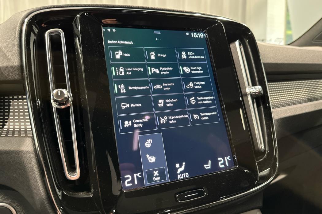 VOLVO XC40 2022