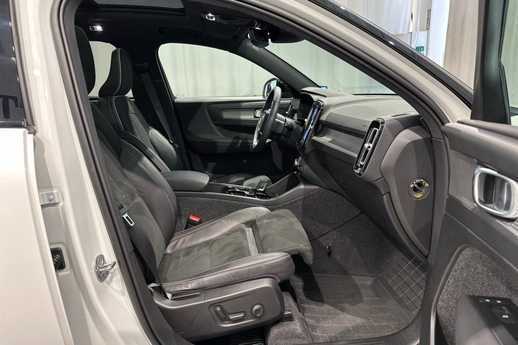 VOLVO XC40 2022