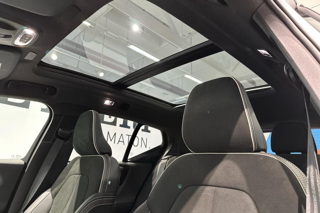 VOLVO XC40 2022