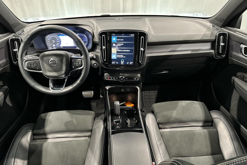 VOLVO XC40 2022
