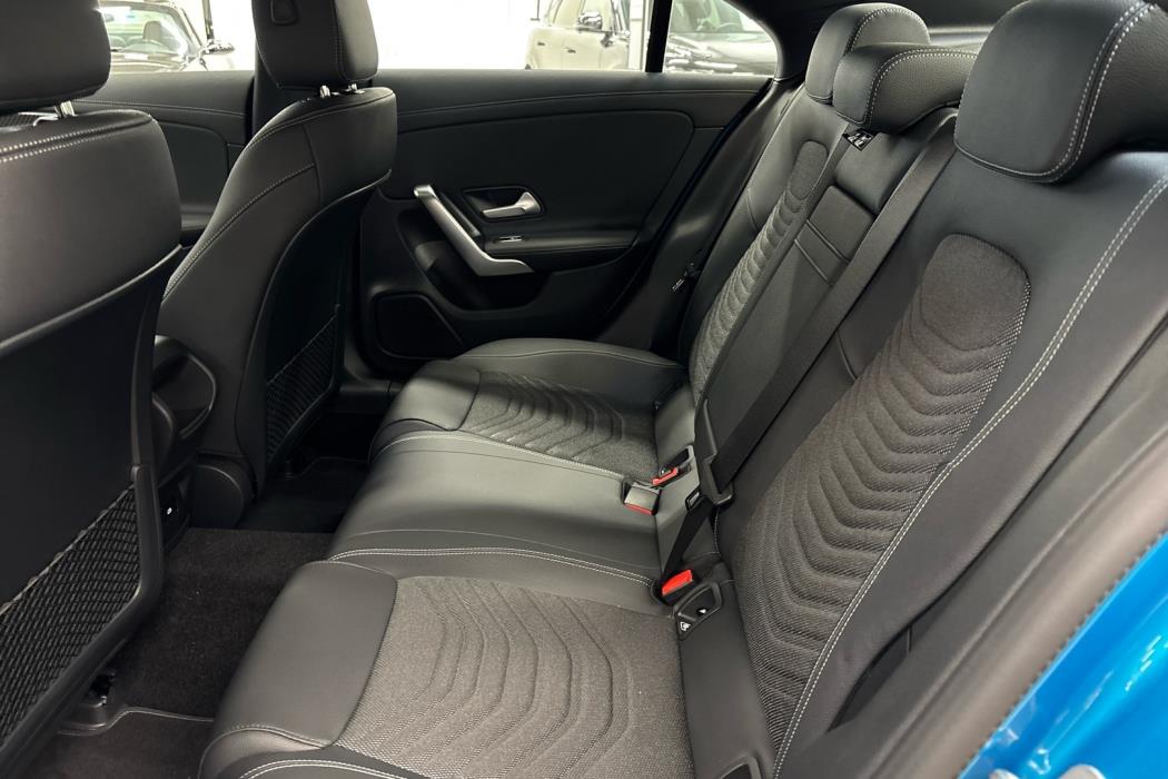 MERCEDES-BENZ CLA 2025