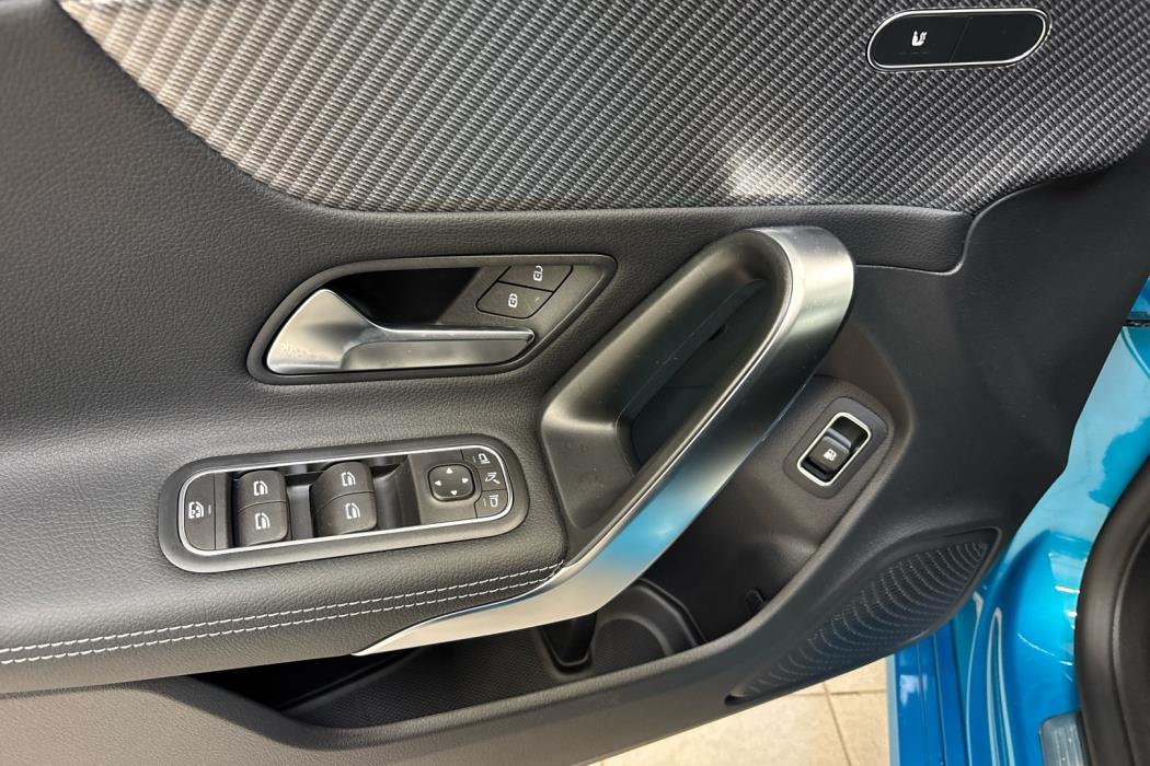 MERCEDES-BENZ CLA 2025