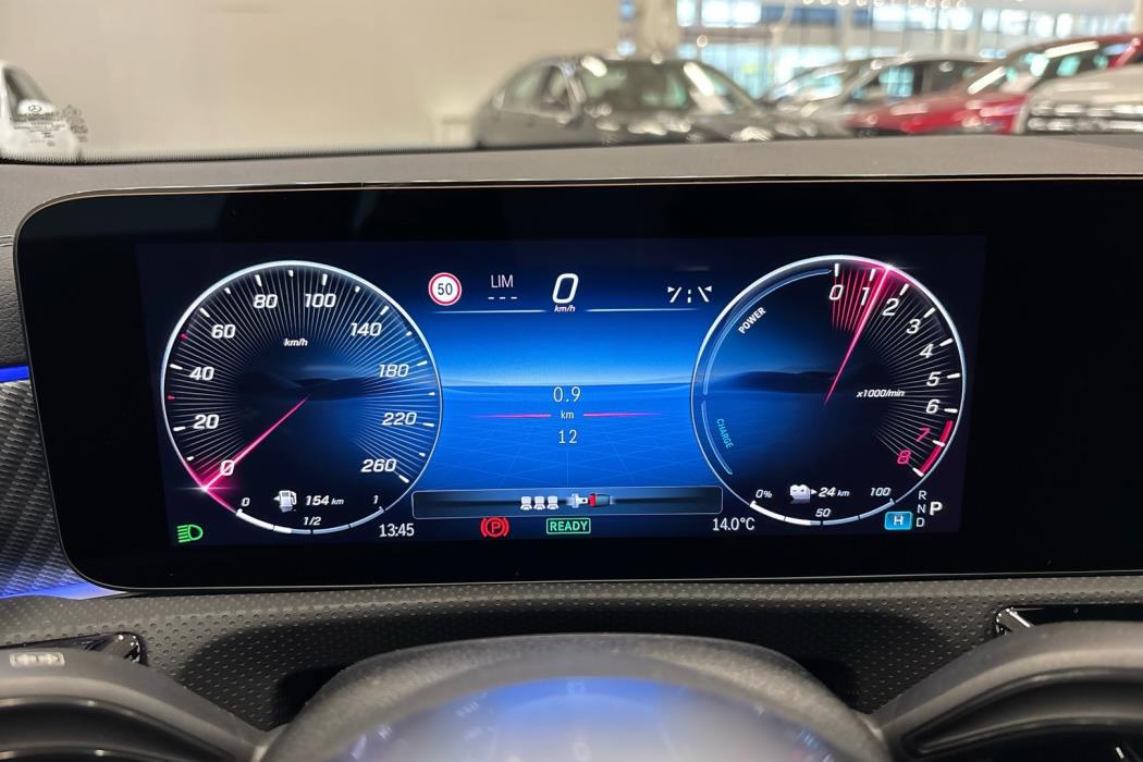 MERCEDES-BENZ CLA 2025