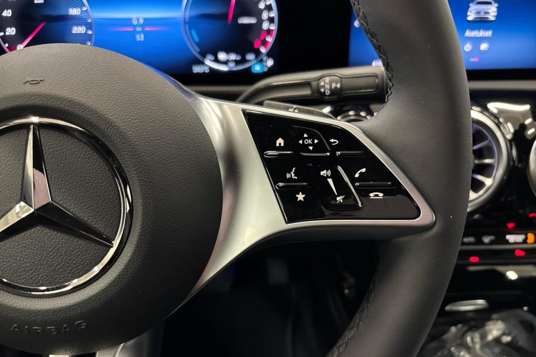 MERCEDES-BENZ CLA 2025