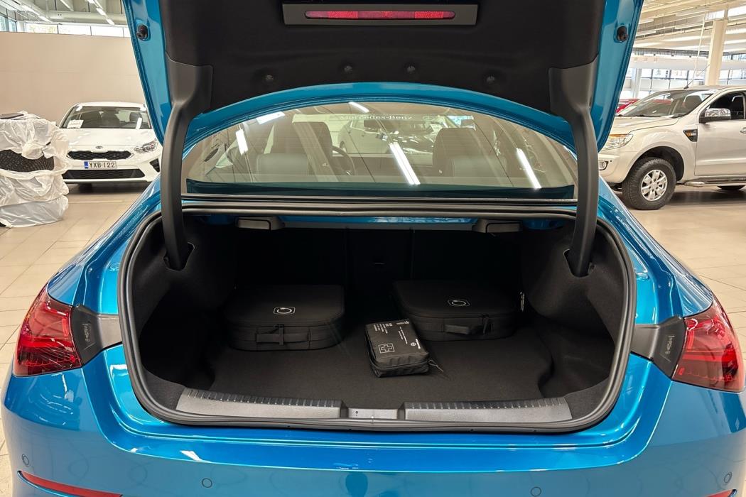 MERCEDES-BENZ CLA 2025
