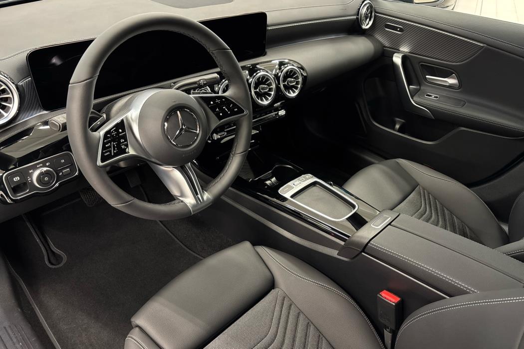 MERCEDES-BENZ CLA 2025