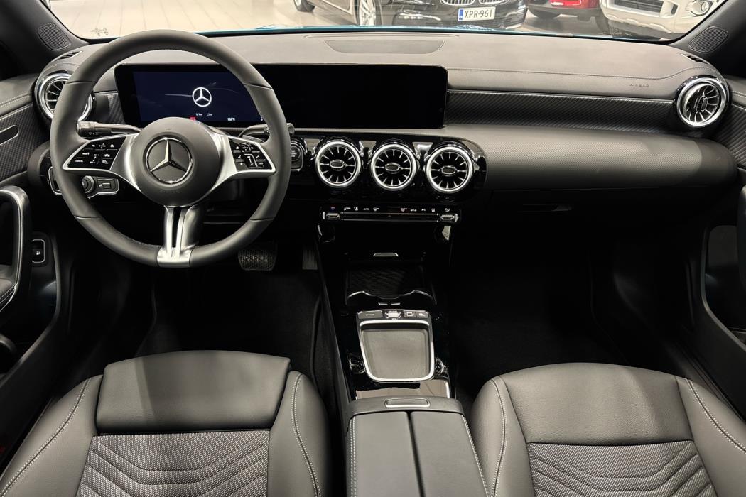 MERCEDES-BENZ CLA 2025