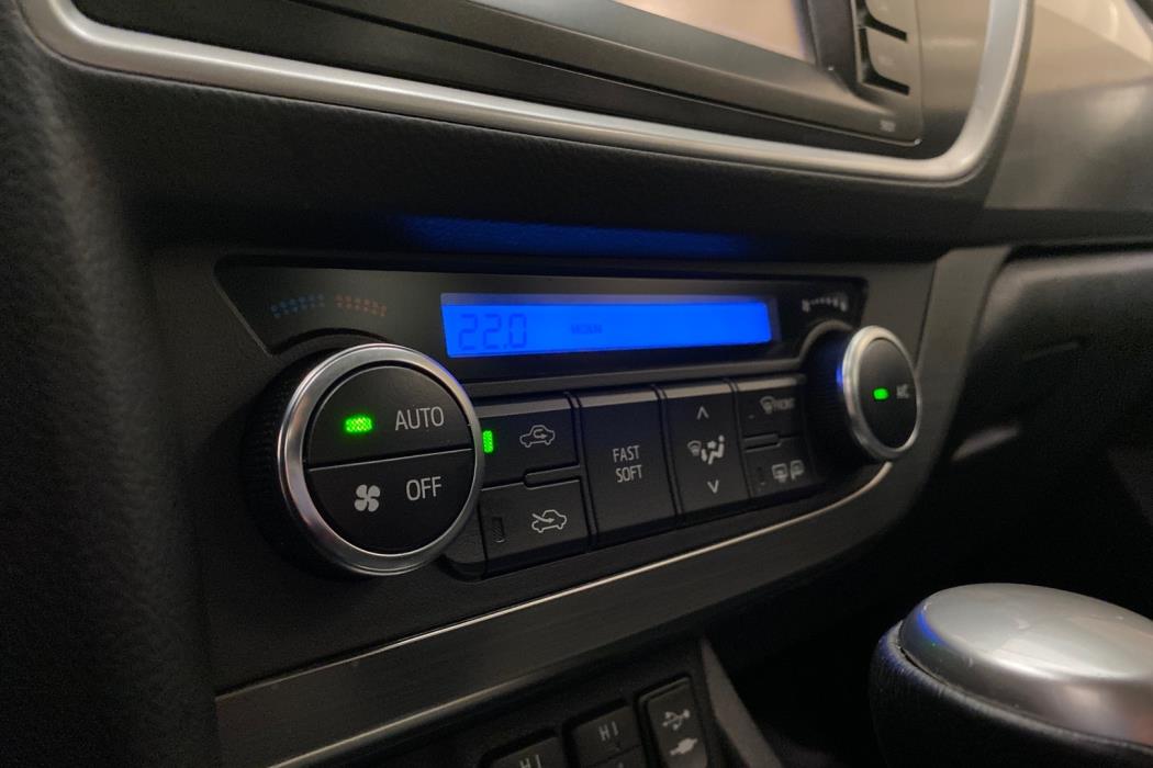 TOYOTA Auris 2014