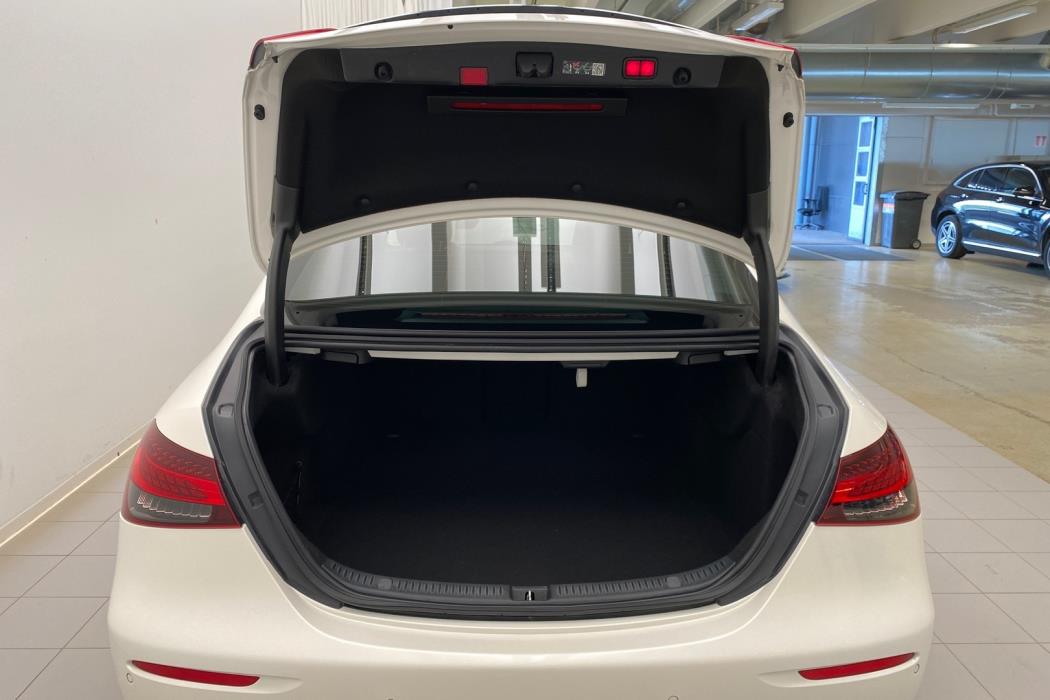 MERCEDES-BENZ E 2023