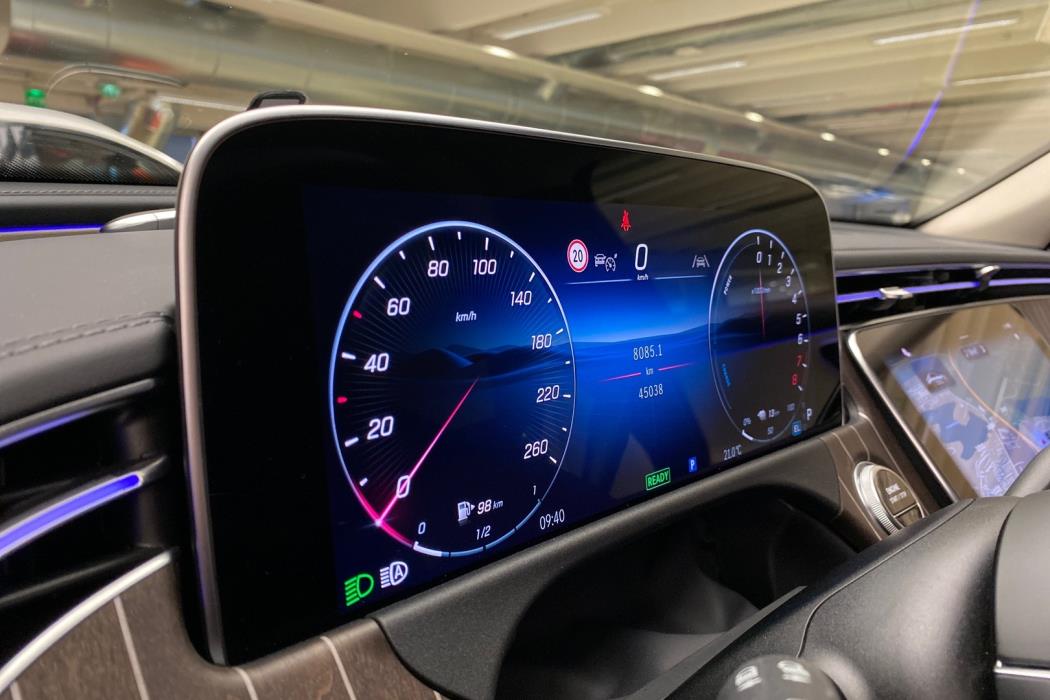 MERCEDES-BENZ E 2023