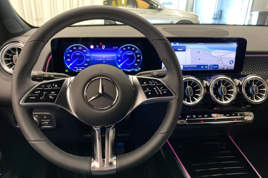 MERCEDES-BENZ EQB 2024