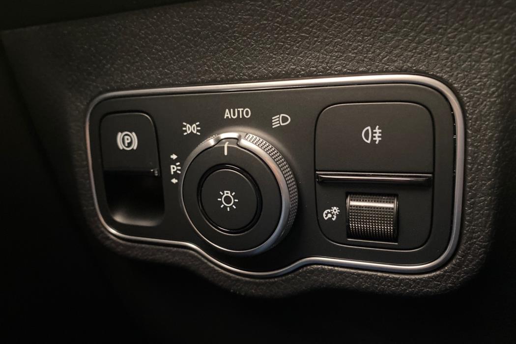 MERCEDES-BENZ EQB 2024