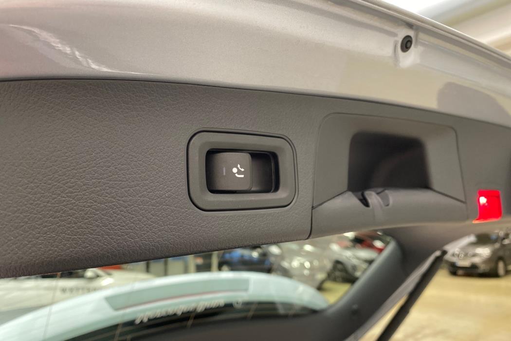 MERCEDES-BENZ EQA 2025