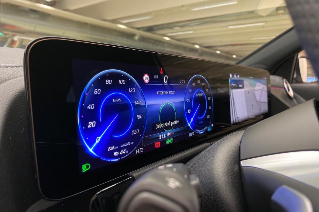 MERCEDES-BENZ EQA 2025