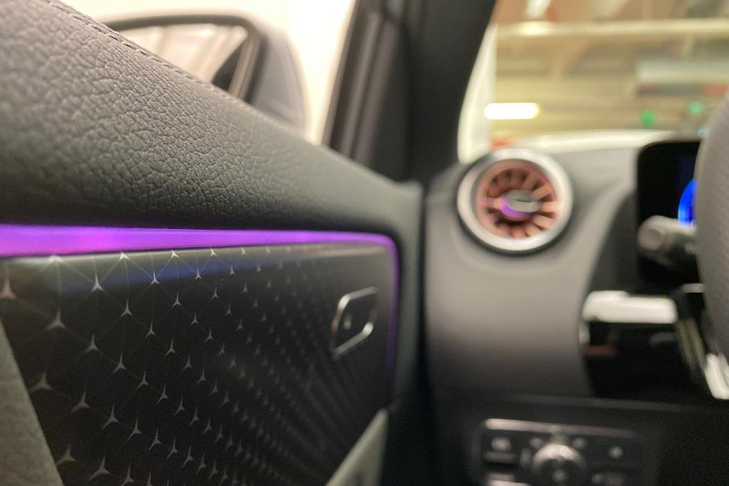 MERCEDES-BENZ EQA 2025
