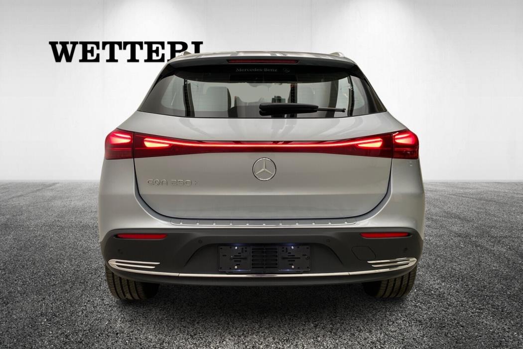 MERCEDES-BENZ EQA 2025