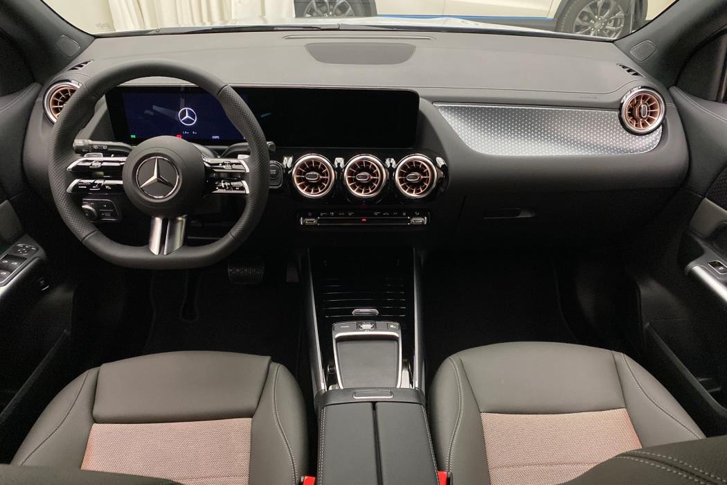 MERCEDES-BENZ EQA 2025