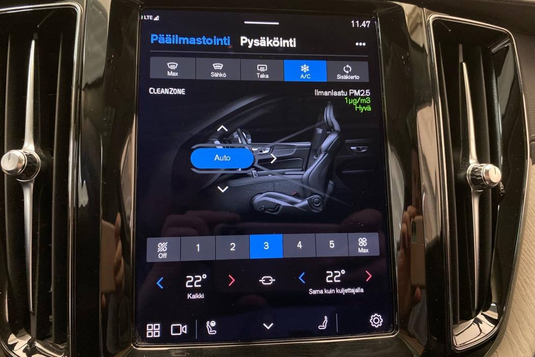 VOLVO XC60 2022