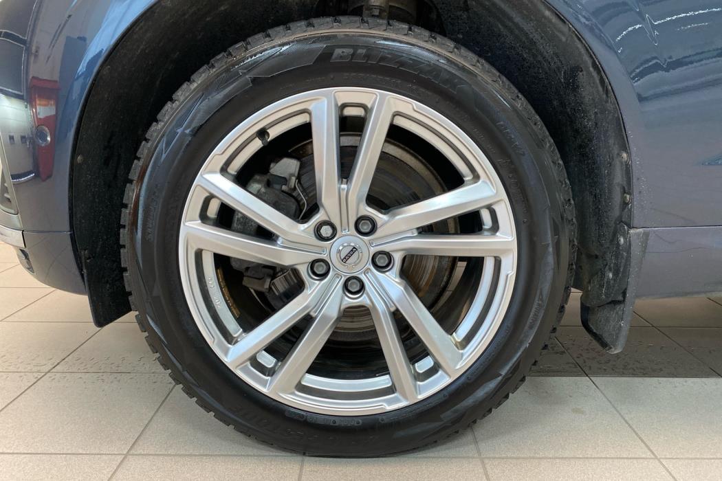 VOLVO XC60 2022