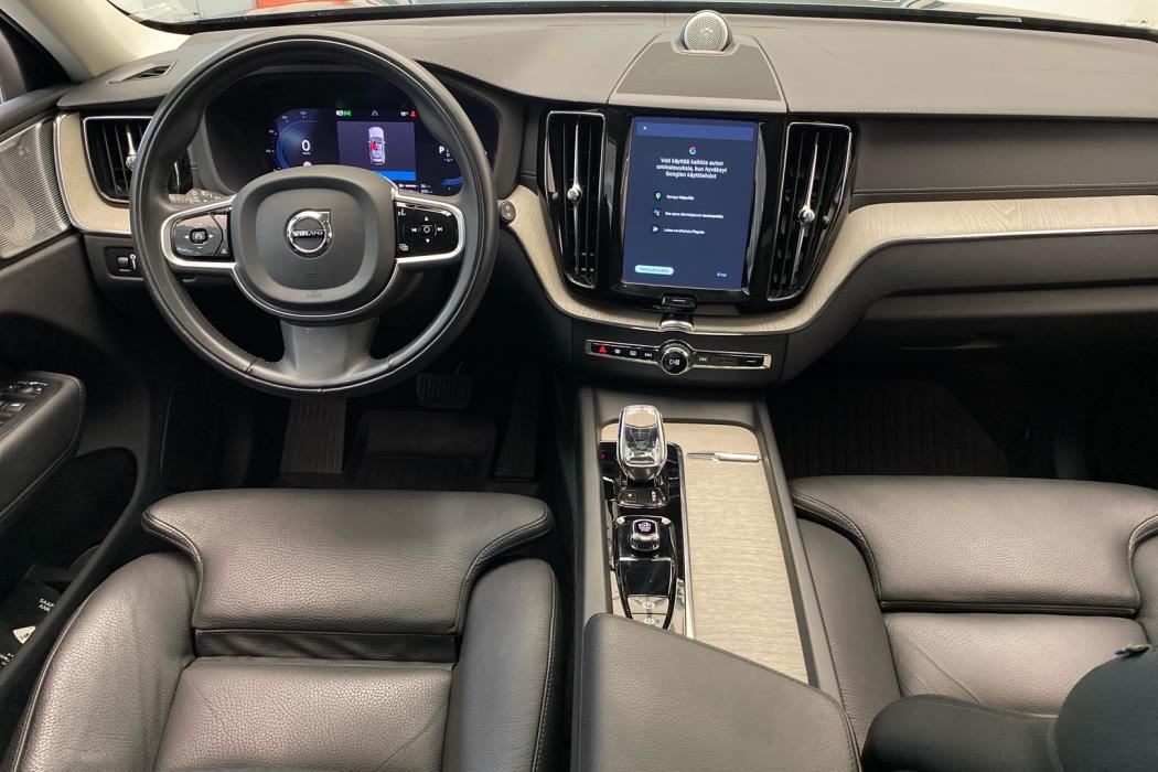VOLVO XC60 2022