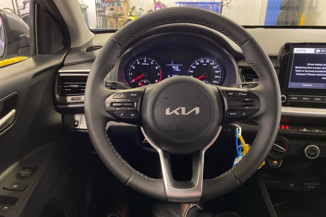 KIA STONIC 2024