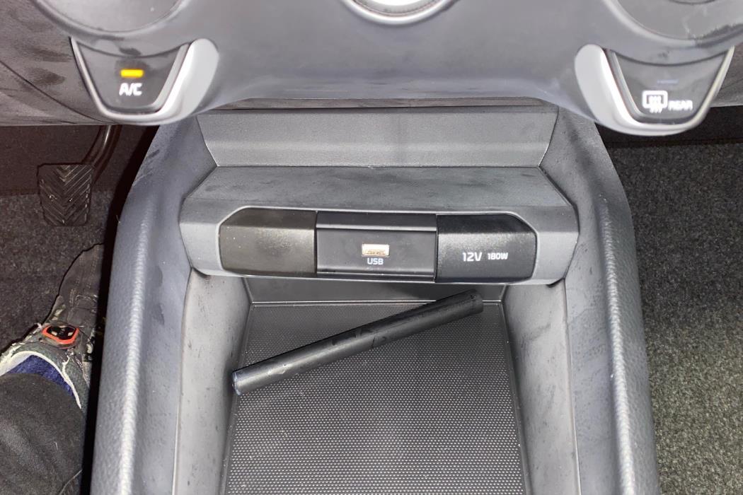 KIA STONIC 2024